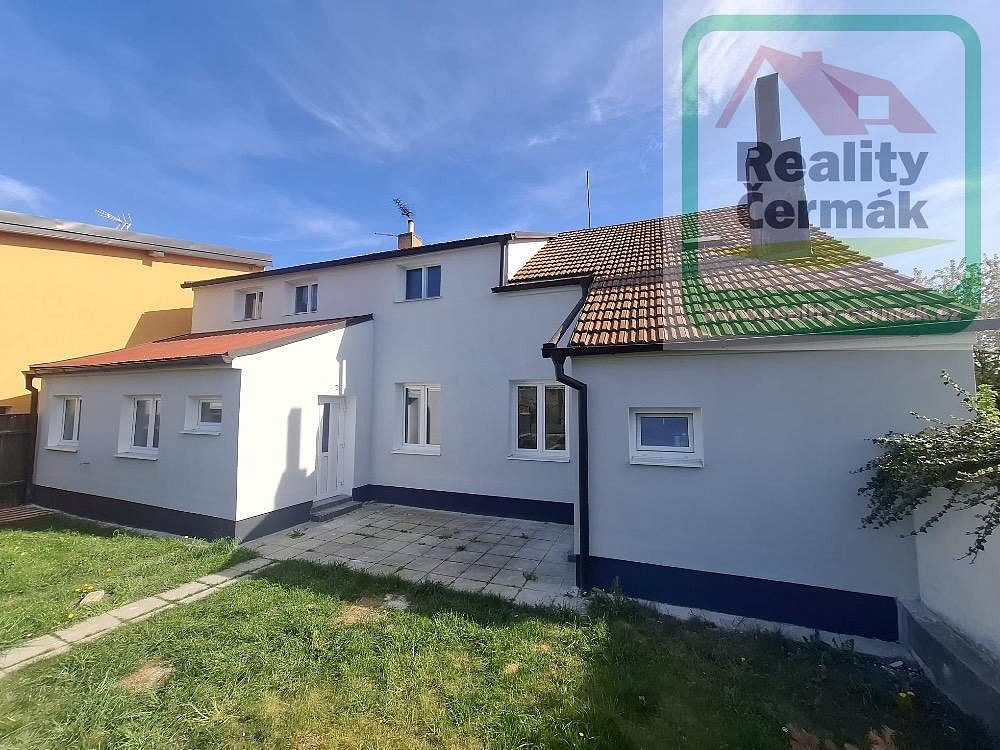 Prodej domu 224 m² s pozemkem 346 m² – fotografie 2