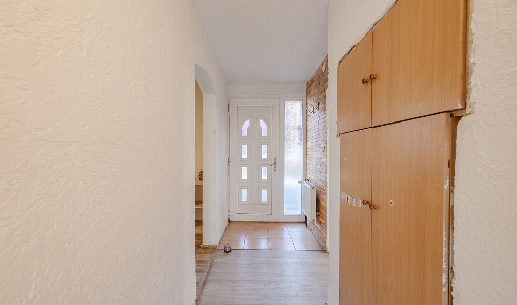 Prodej domu 182 m² s pozemkem 442 m², Komňa – náhled fotky 4