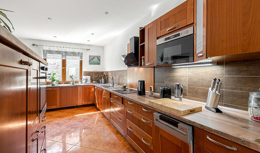 Prodej domu 182 m² s pozemkem 1 355 m², Všetaty – náhled fotky 9