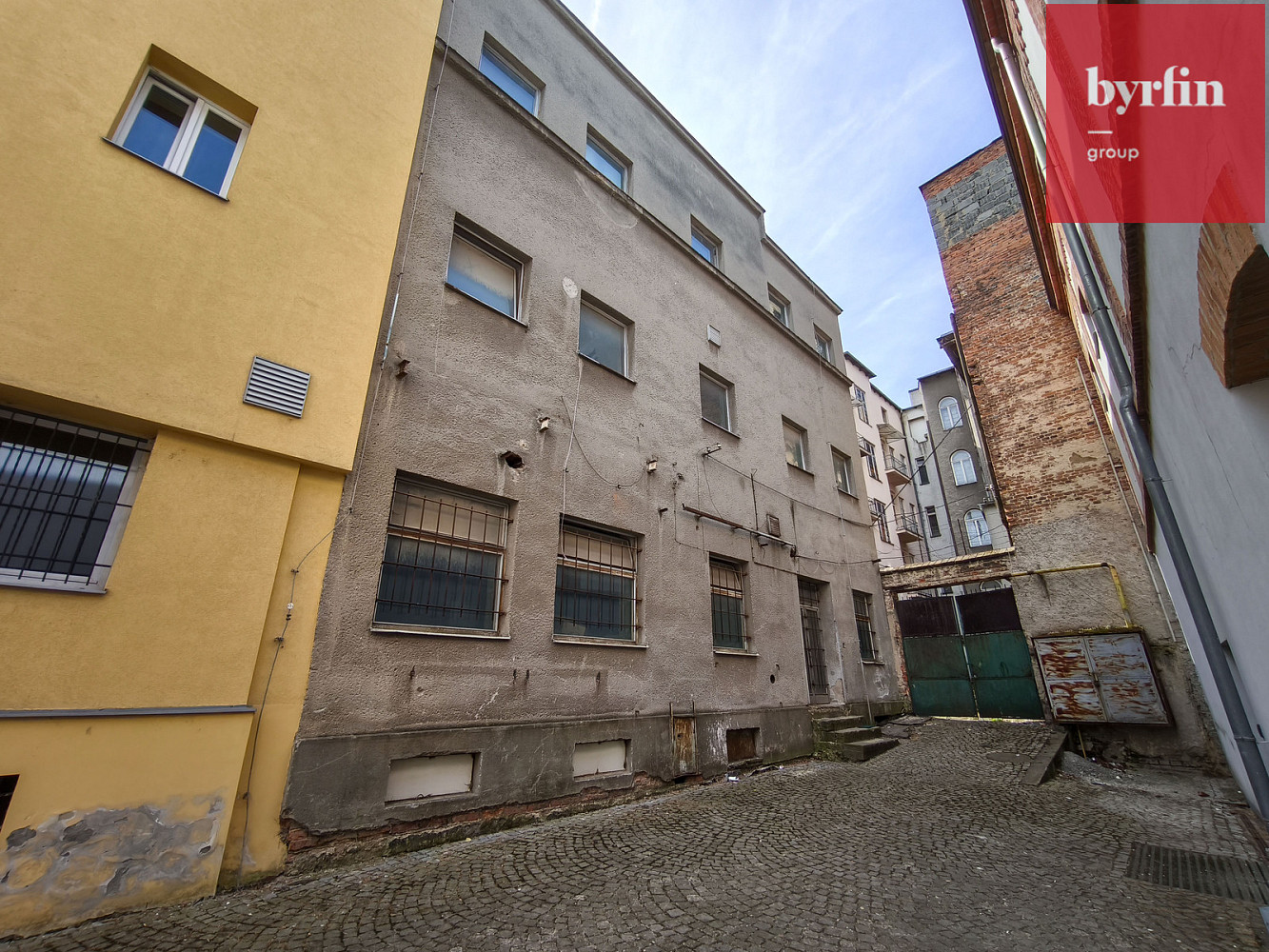 Prodej nájemního domu, činžáku 306 m²
