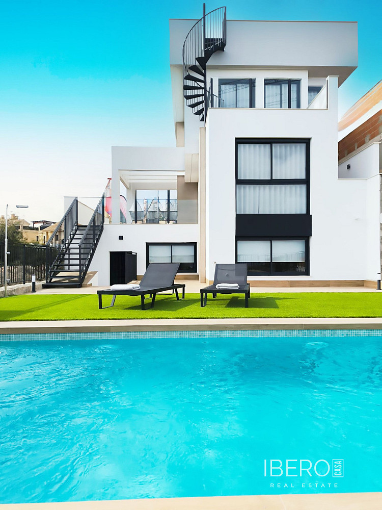 Prodej domu 199 m² s pozemkem 180 m²