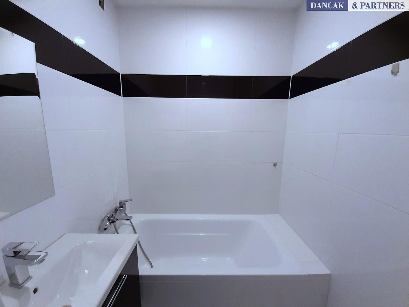 Pronájem bytu 2+1 52 m² – fotografie 3