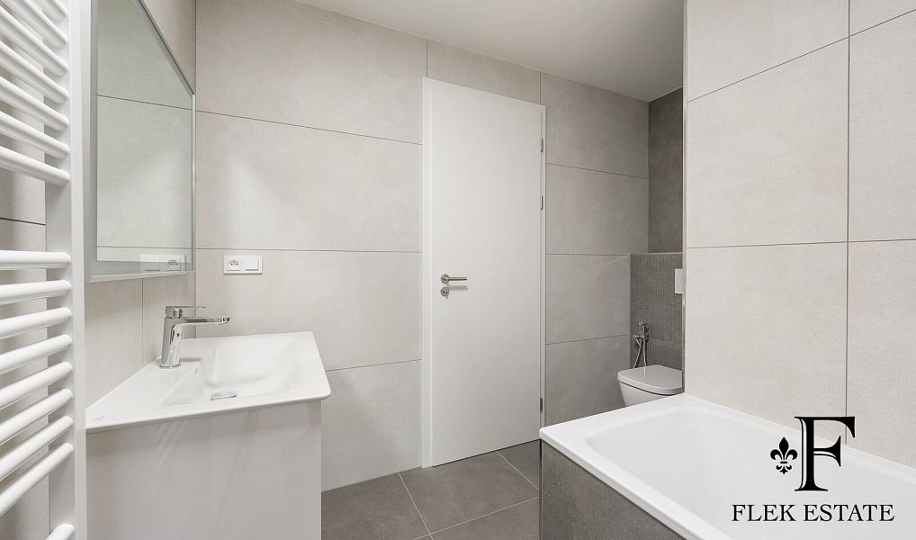 Pronájem bytu 3+kk 225 m², Praha – náhled fotky 25