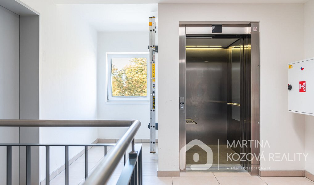 Pronájem bytu 2+kk 59 m², Praha – náhled fotky 36