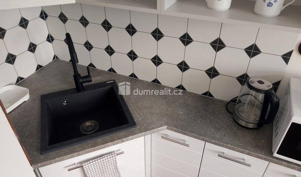 Pronájem bytu 1+kk 20 m², Karlovy Vary – náhled fotky 14