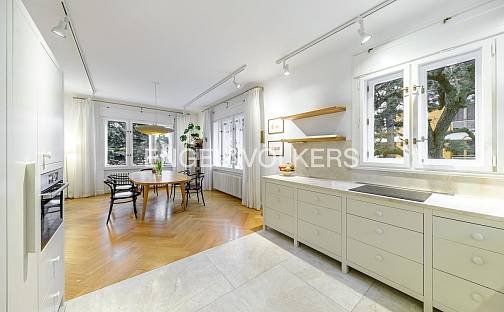 Prodej domu 383 m² s pozemkem 764 m²