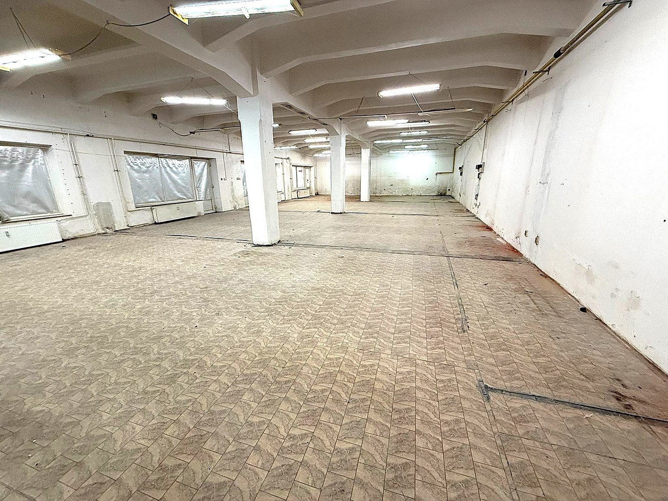 Pronájem skladovacích prostor 300 m² – fotografie 2