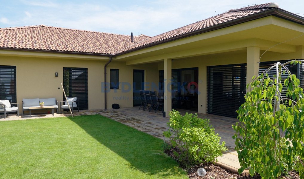 Prodej domu 219 m² s pozemkem 955 m², Dynín – náhled fotky 2