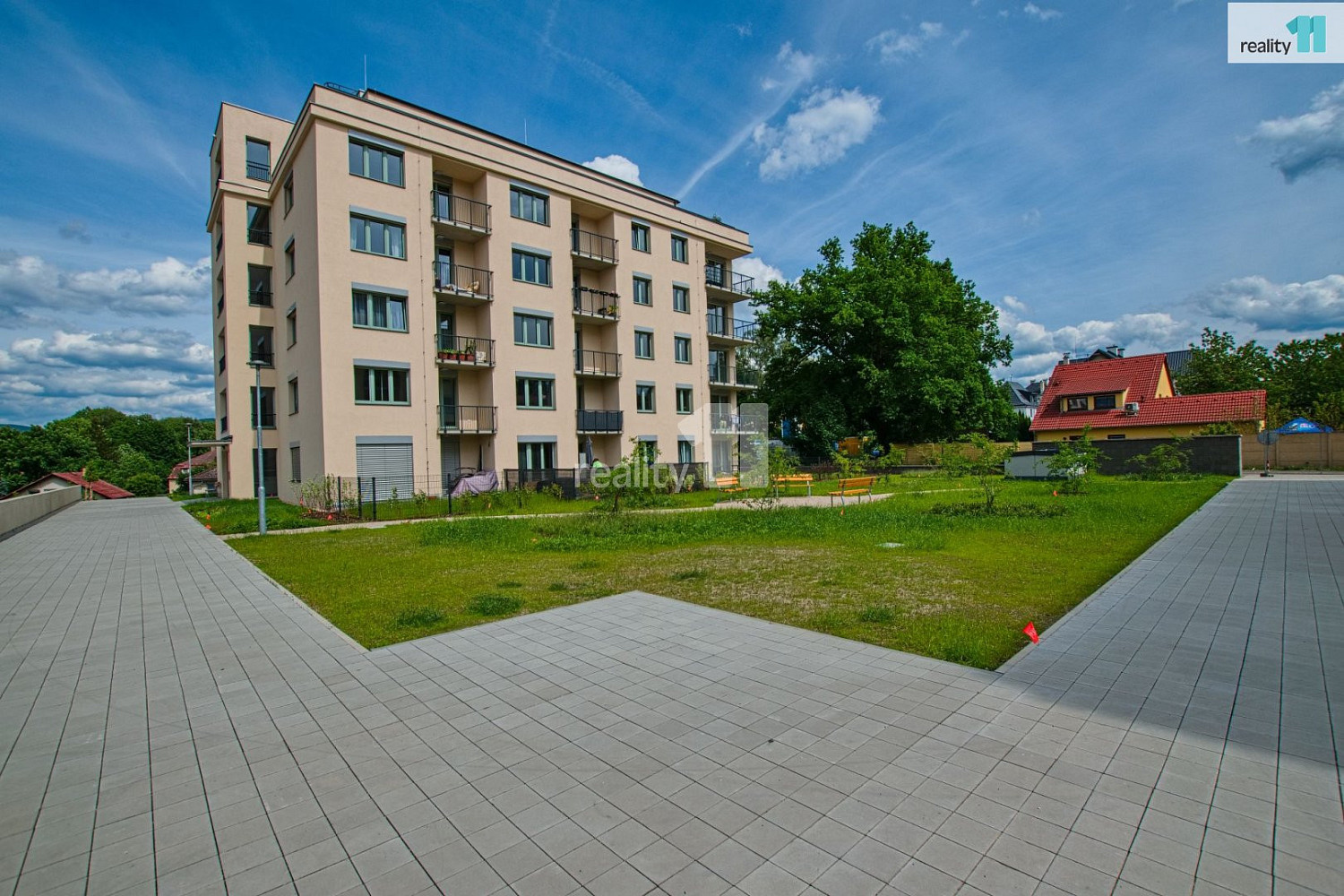 Pronájem bytu 2+kk 69 m² — photo 2
