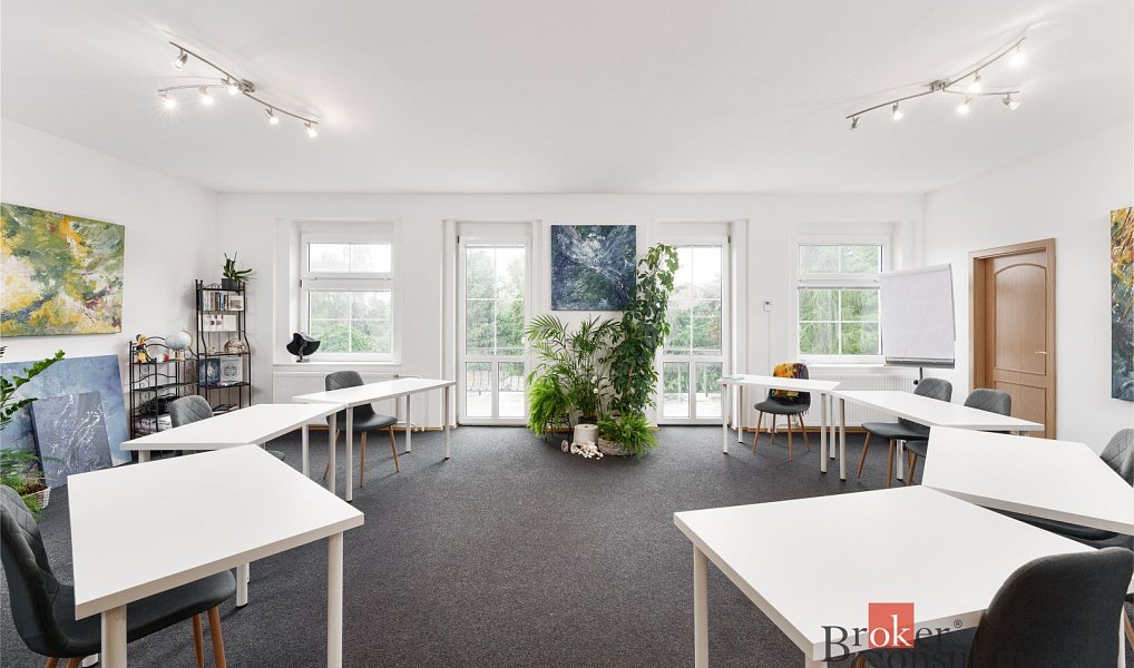 Prodej domu 1 000 m² s pozemkem 2 969 m², Hostivice – náhled fotky 2