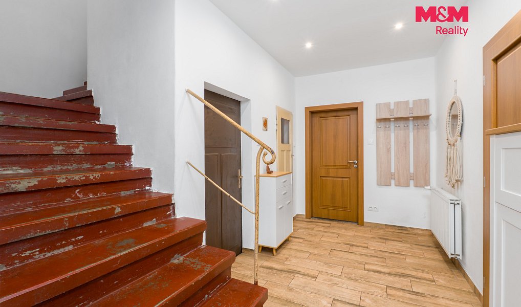 Prodej domu 149 m² s pozemkem 877 m², Hrob – náhled fotky 24