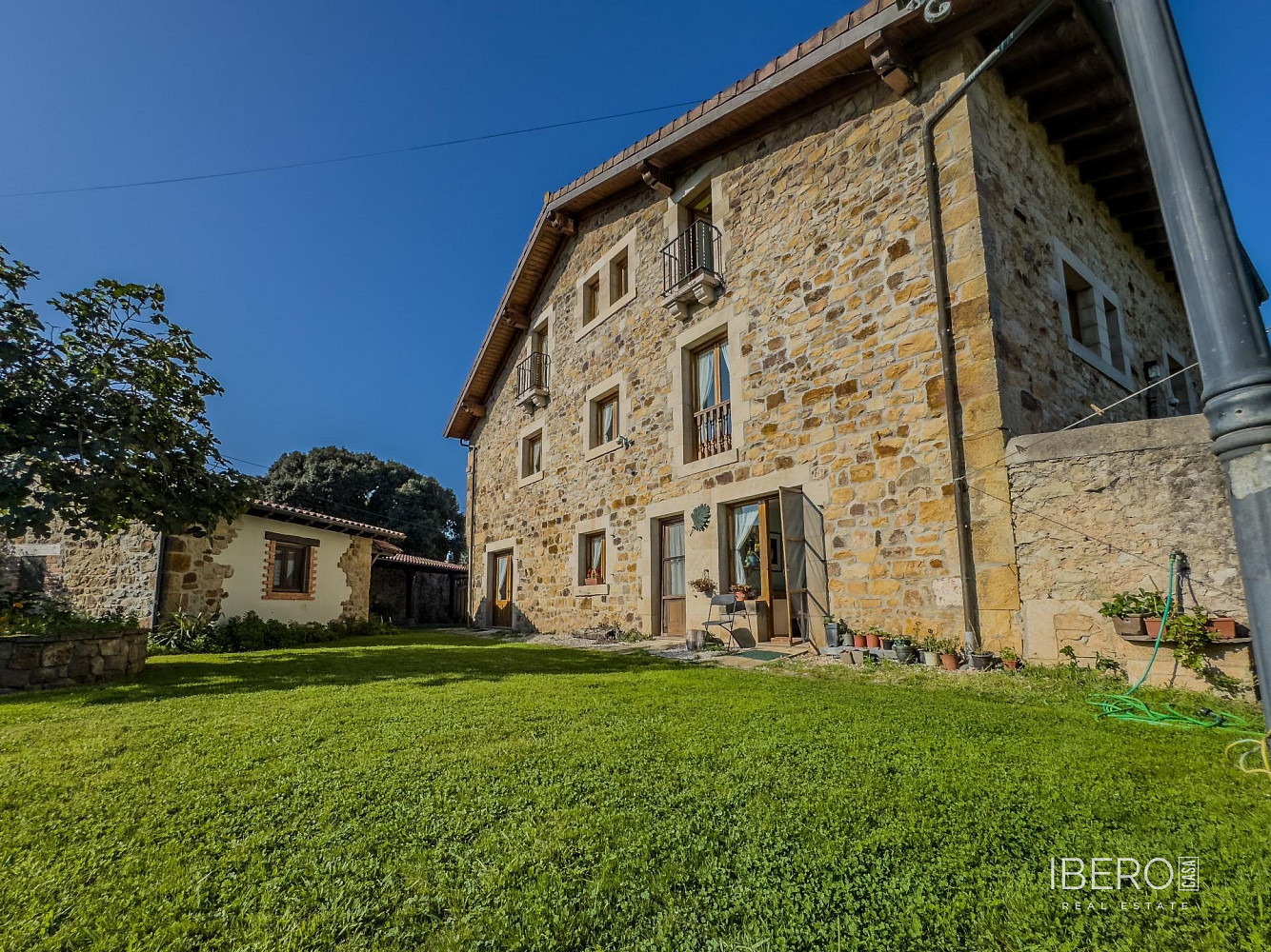 Prodej domu 518 m² s pozemkem 2 572 m²