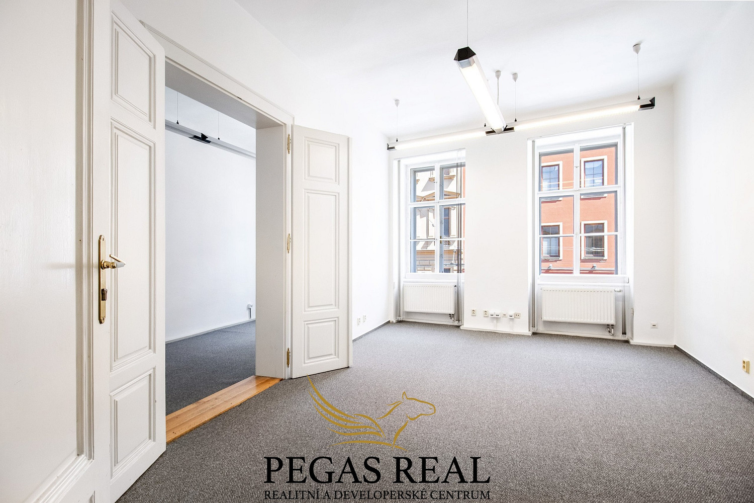 Pronájem kanceláře 187 m² – fotografie 2