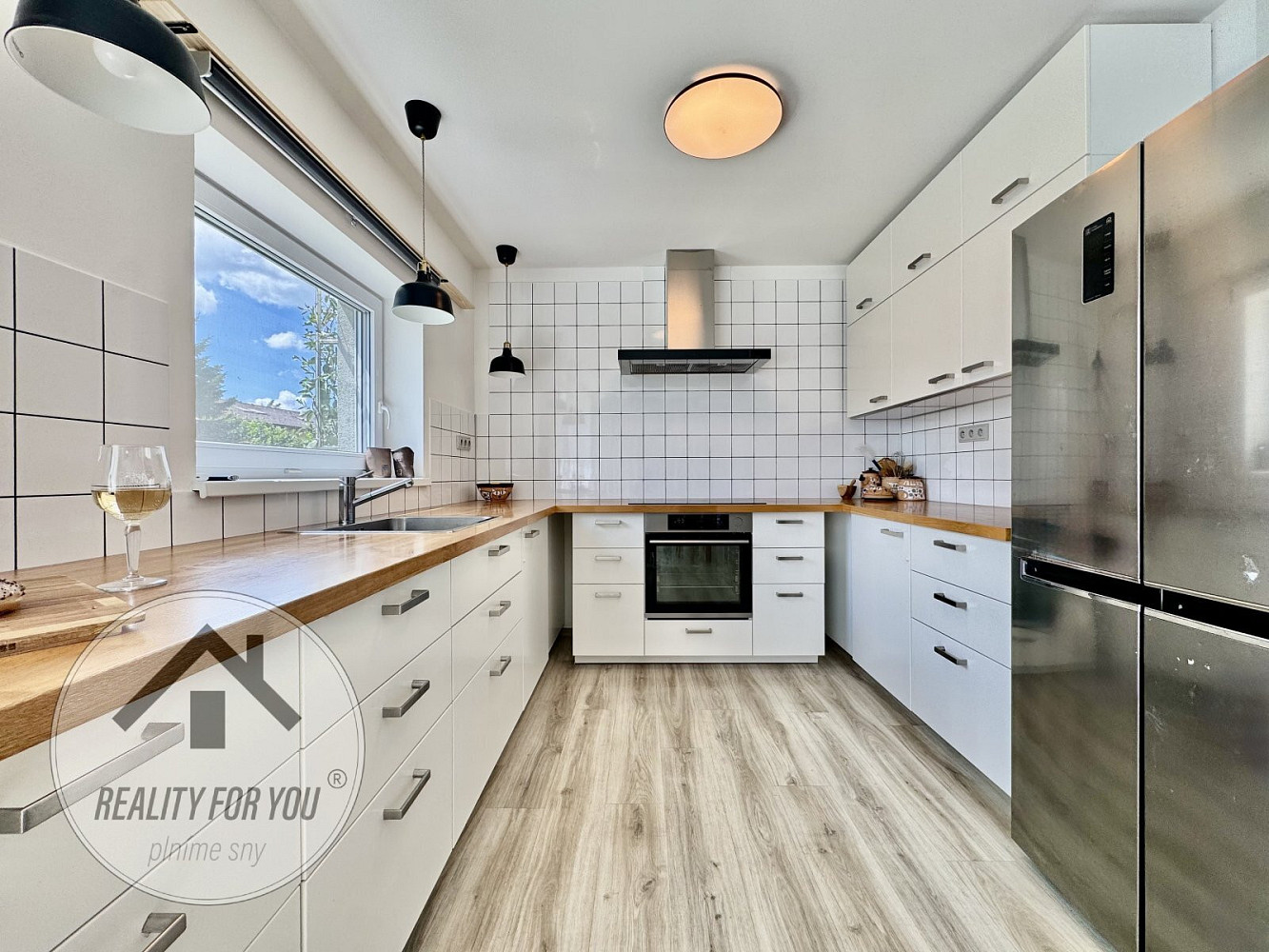 Prodej domu 240 m² s pozemkem 677 m² – fotografie 3