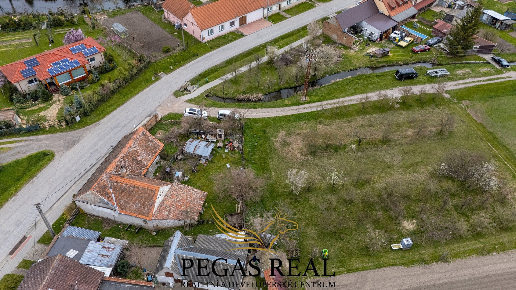 Prodej stavebního pozemku 880 m² – fotografie 5