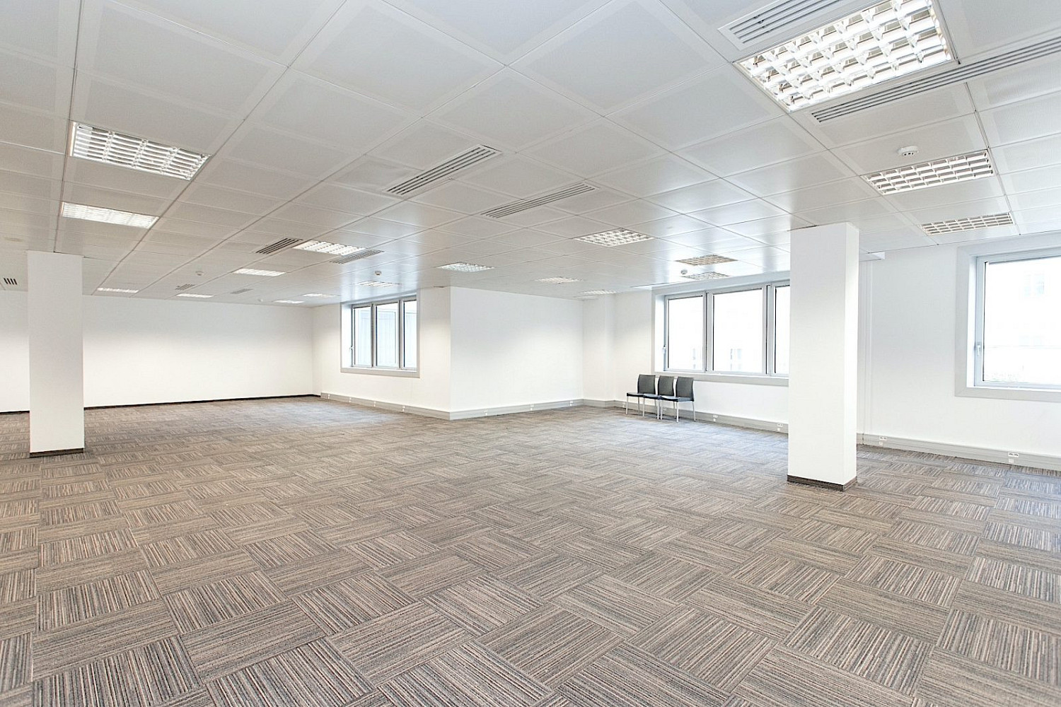 Pronájem kanceláře 674 m² – fotografie 4