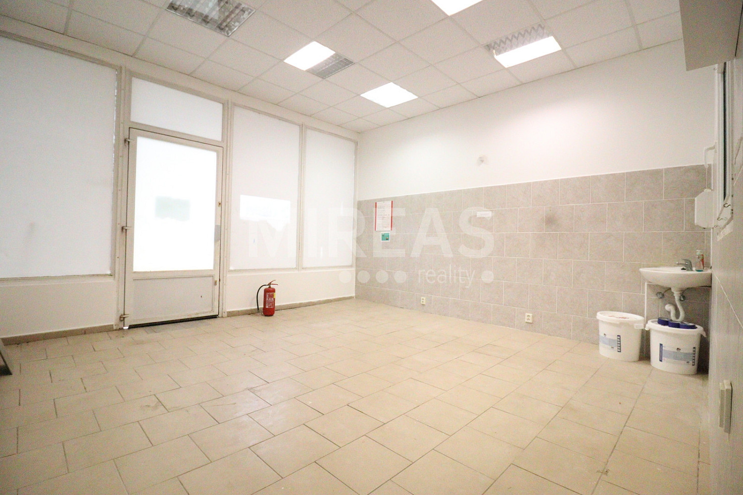 Pronájem obchodních prostor 47 m²
