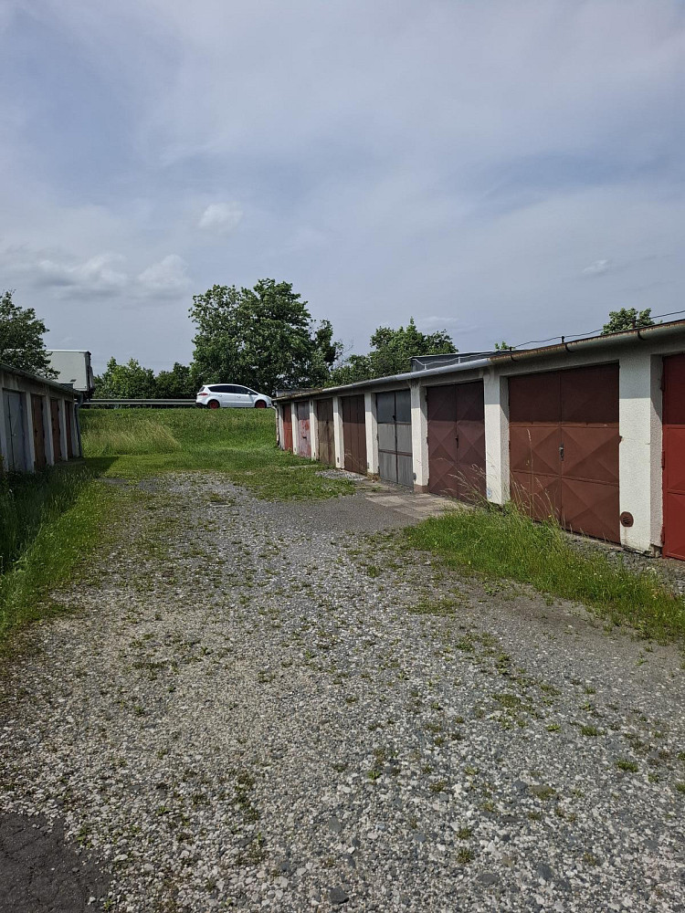 Pronájem garáže 19 m2, kopřivnice, ulice na luhách