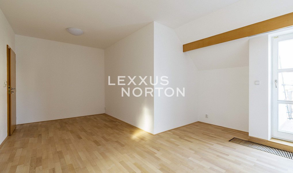 Pronájem bytu atypického 90 m², Praha – náhled fotky 9