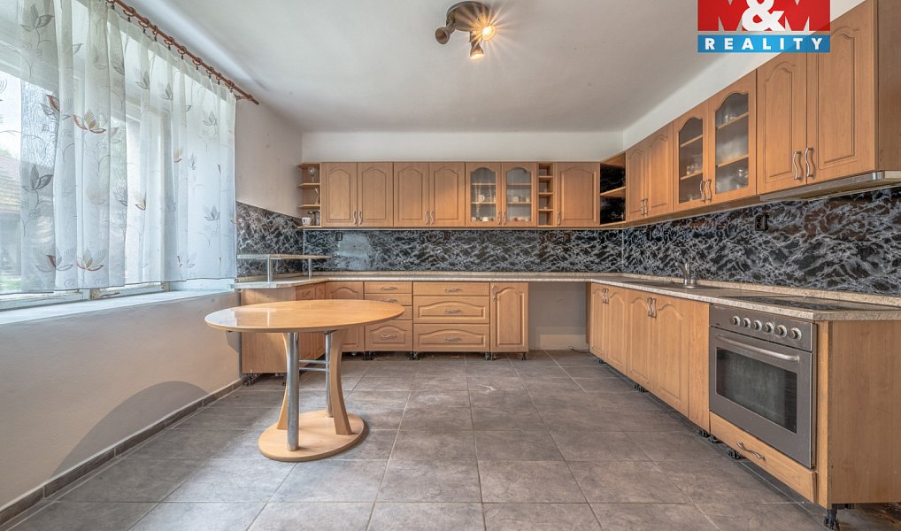 Prodej domu 188 m² s pozemkem 1 079 m², Nepoměřice – náhled fotky 4