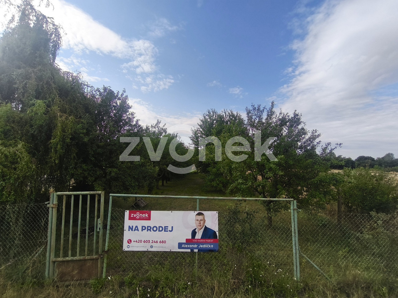 Prodej komerčního pozemku 806 m²