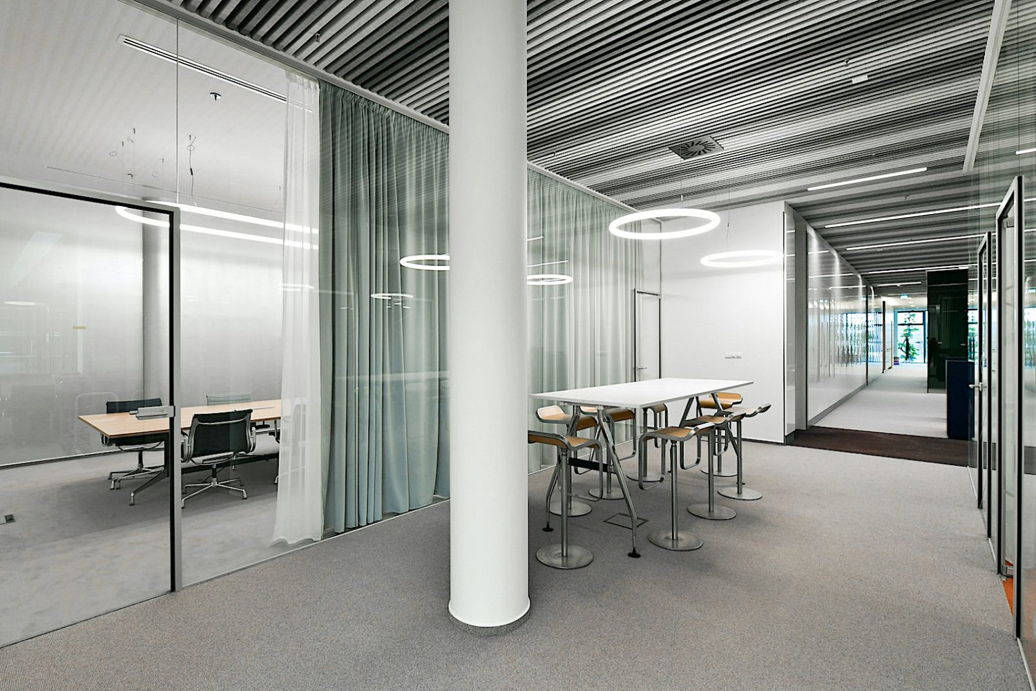 Pronájem kanceláře 531 m² – fotografie 4