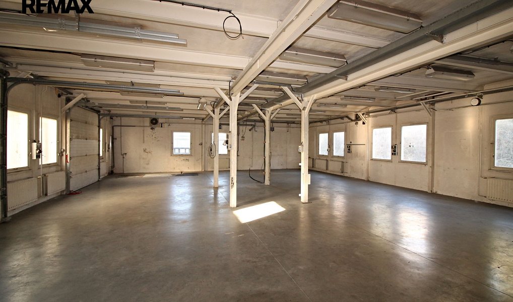 Prodej výrobních prostor 2 700 m², Zliv – náhled fotky 5