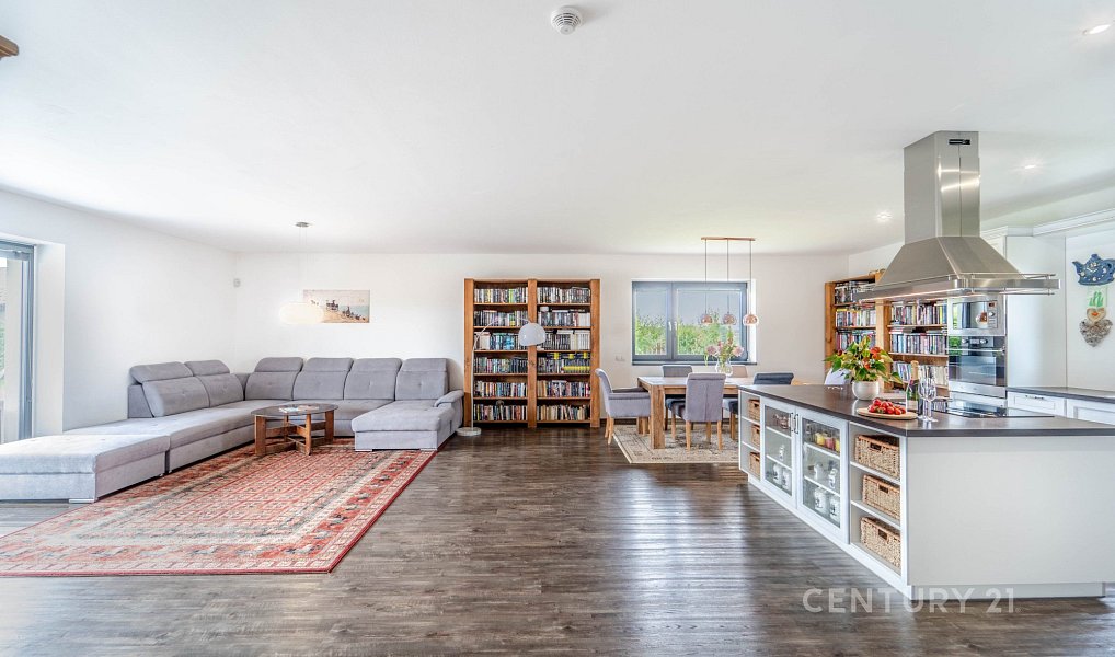 Prodej domu 417 m² s pozemkem 1 139 m², Křenice – náhled fotky 15