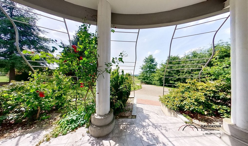 Prodej domu 1 085 m² s pozemkem 2 112 m², Chocerady – náhled fotky 24