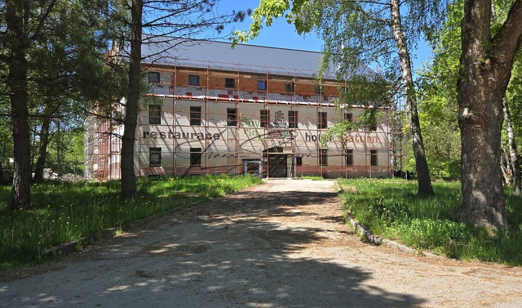 Prodej ubytovacího objektu 1 948 m², Záblatí – náhled fotky 4