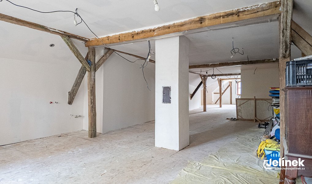 Prodej domu 167 m² s pozemkem 2 511 m², Polička – náhled fotky 17