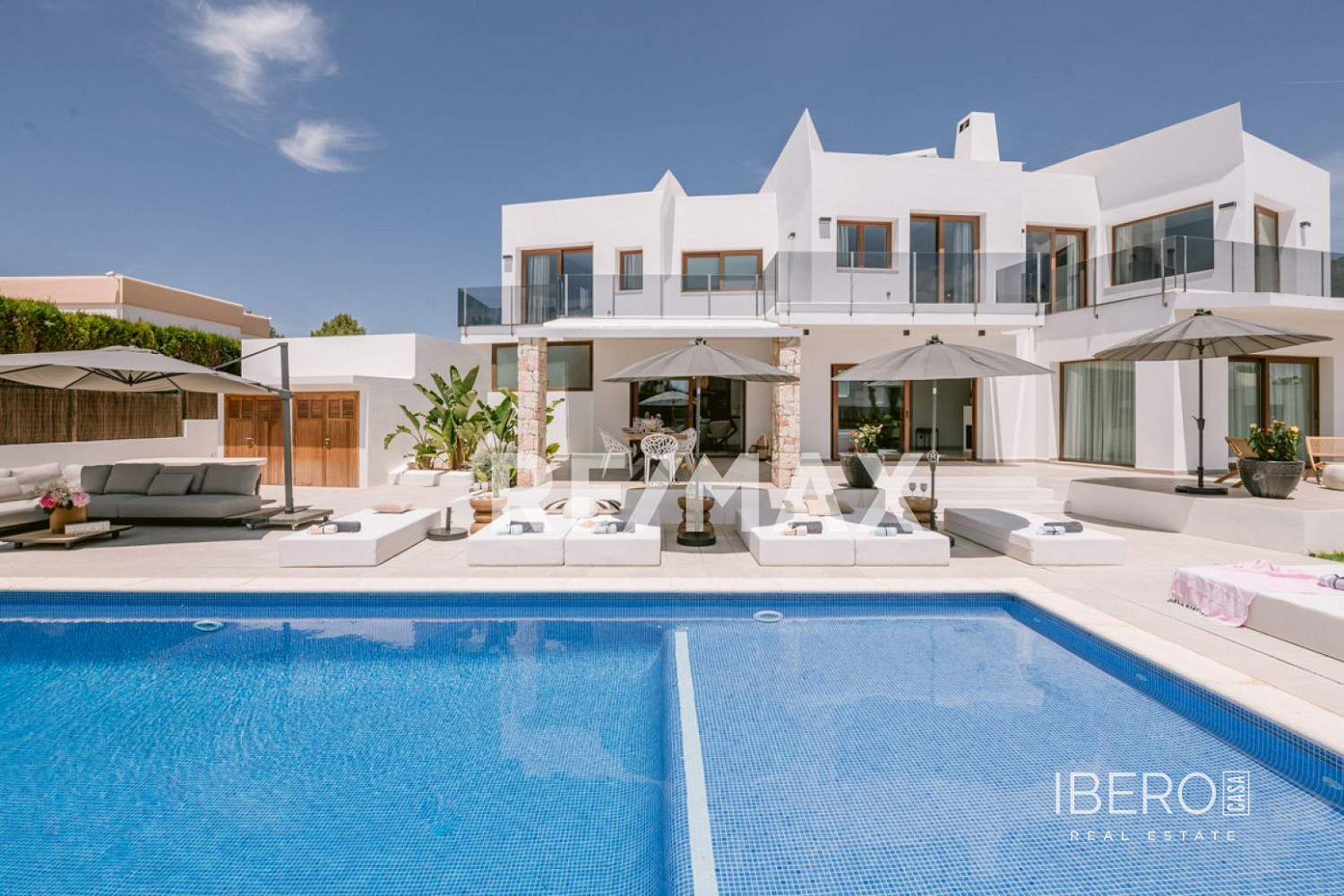 Prodej domu 1 366 m² s pozemkem 1 041 m²