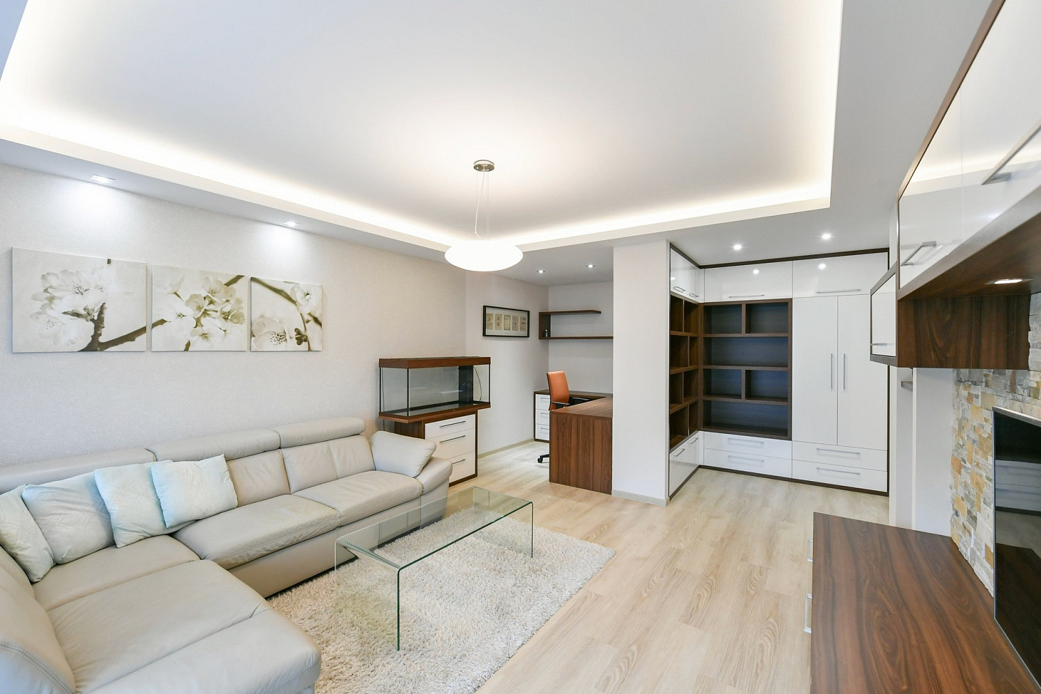 Pronájem bytu 2+1 74 m² – fotografie 4
