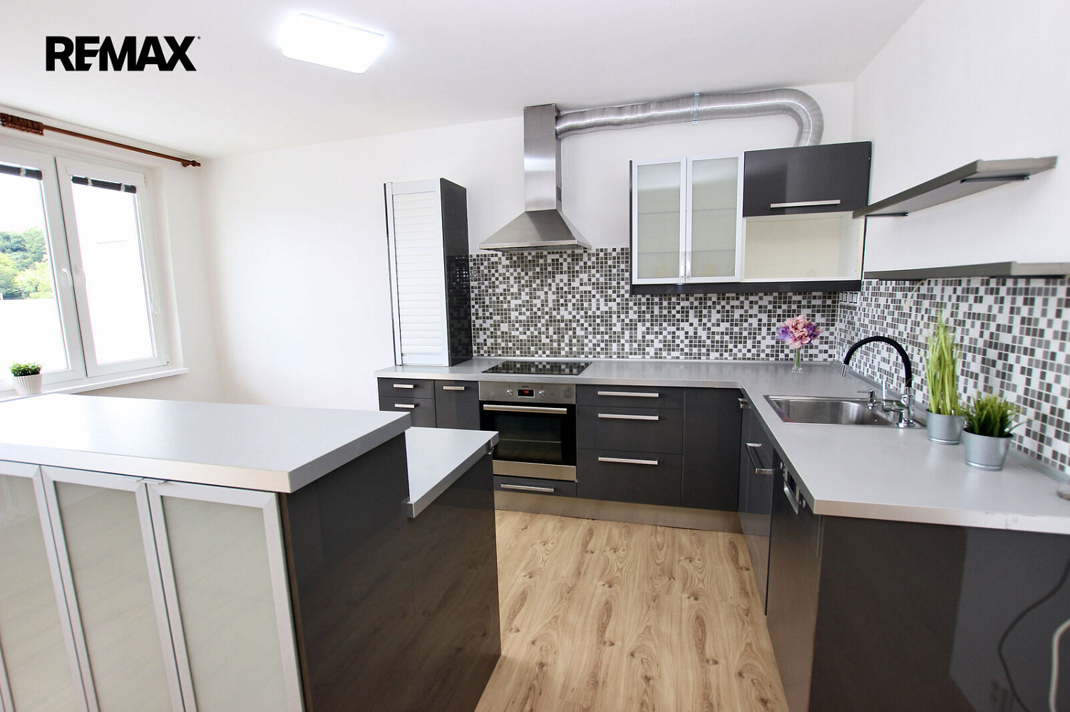 Pronájem bytu 3+kk 64 m² – fotografie 3