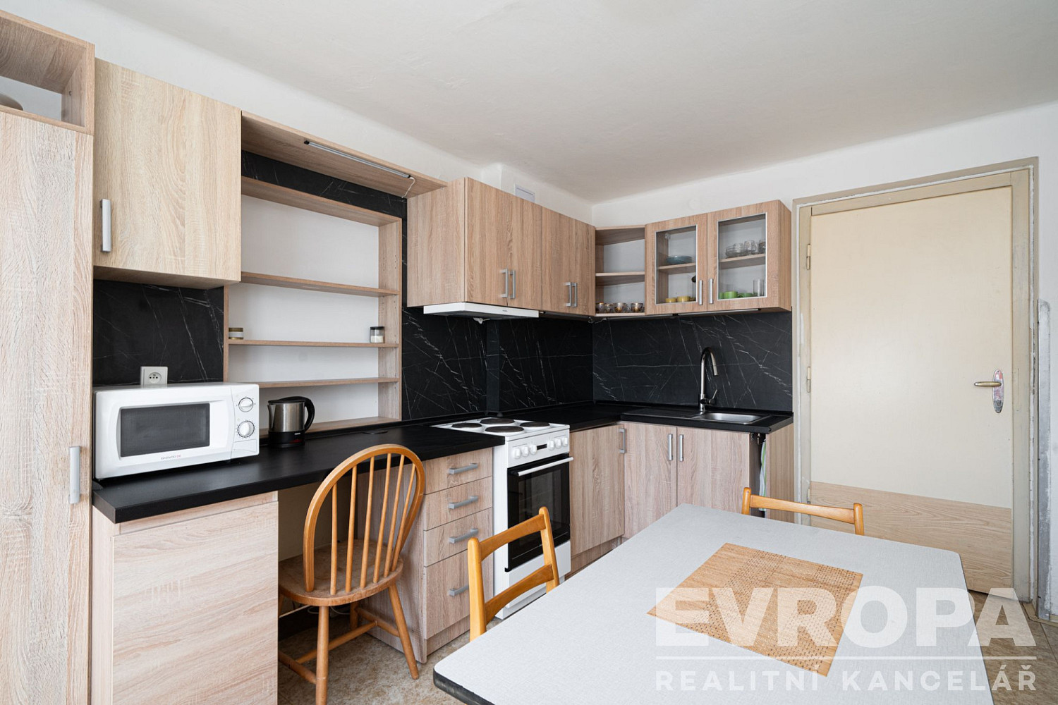 Prodej domu 186 m² s pozemkem 1 260 m² – fotografie 2