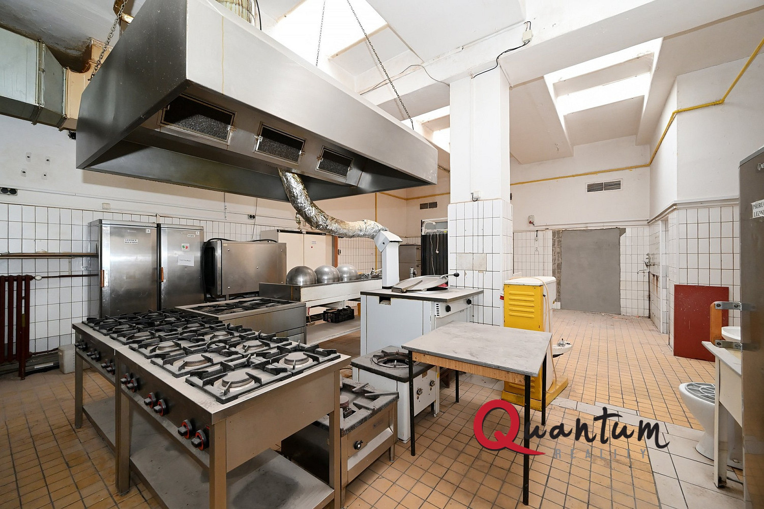 Pronájem komerčního objektu (jiného typu) 374 m² – fotografie 2