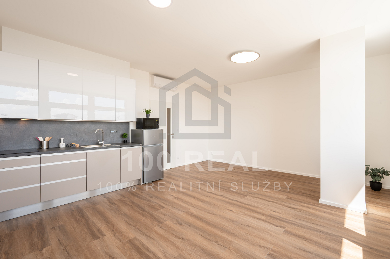 Pronájem bytu 1+kk 37 m² – fotografie 3
