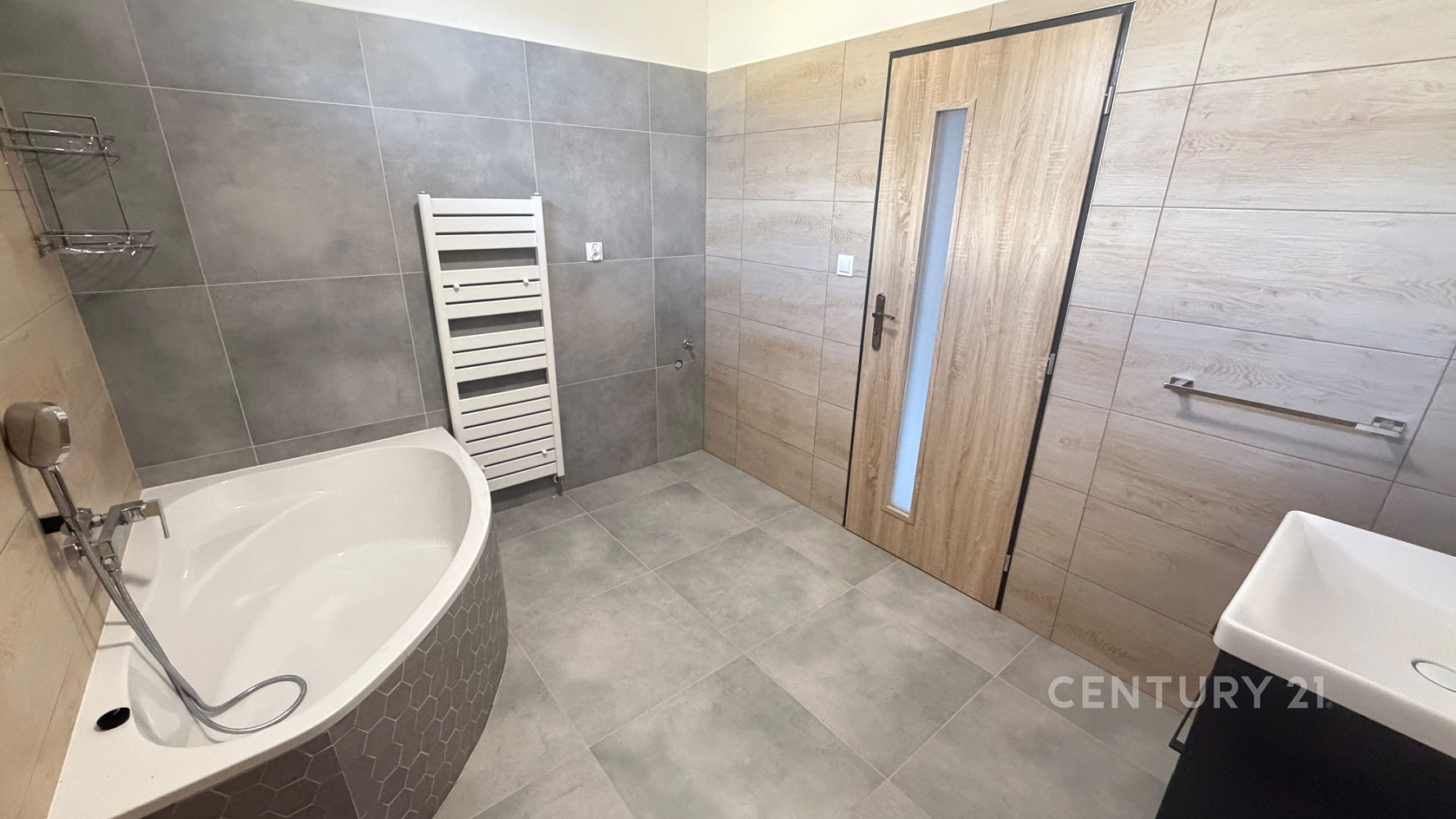 Pronájem bytu 2+kk 60 m² – fotografie 3