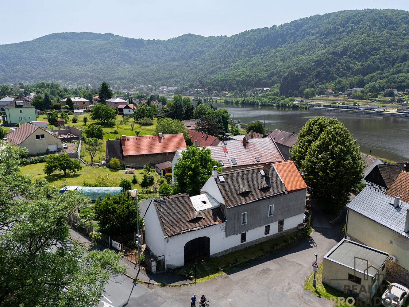 Prodej domu 189 m² s pozemkem 886 m² – fotografie 2
