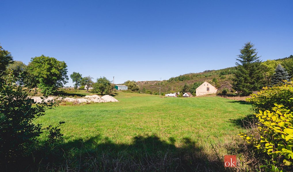Prodej stavebního pozemku 1 091 m², Radnice – náhled fotky 2