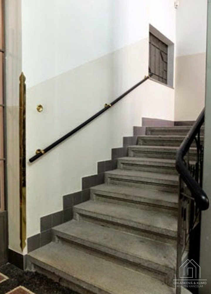Prodej nájemního domu, činžáku 350 m² — photo 2