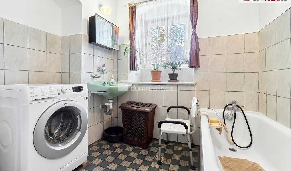 Prodej domu 260 m² s pozemkem 368 m², Žlutice – náhled fotky 9