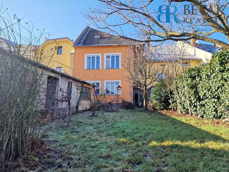 Prodej domu 280 m² s pozemkem 393 m² – pohled 2