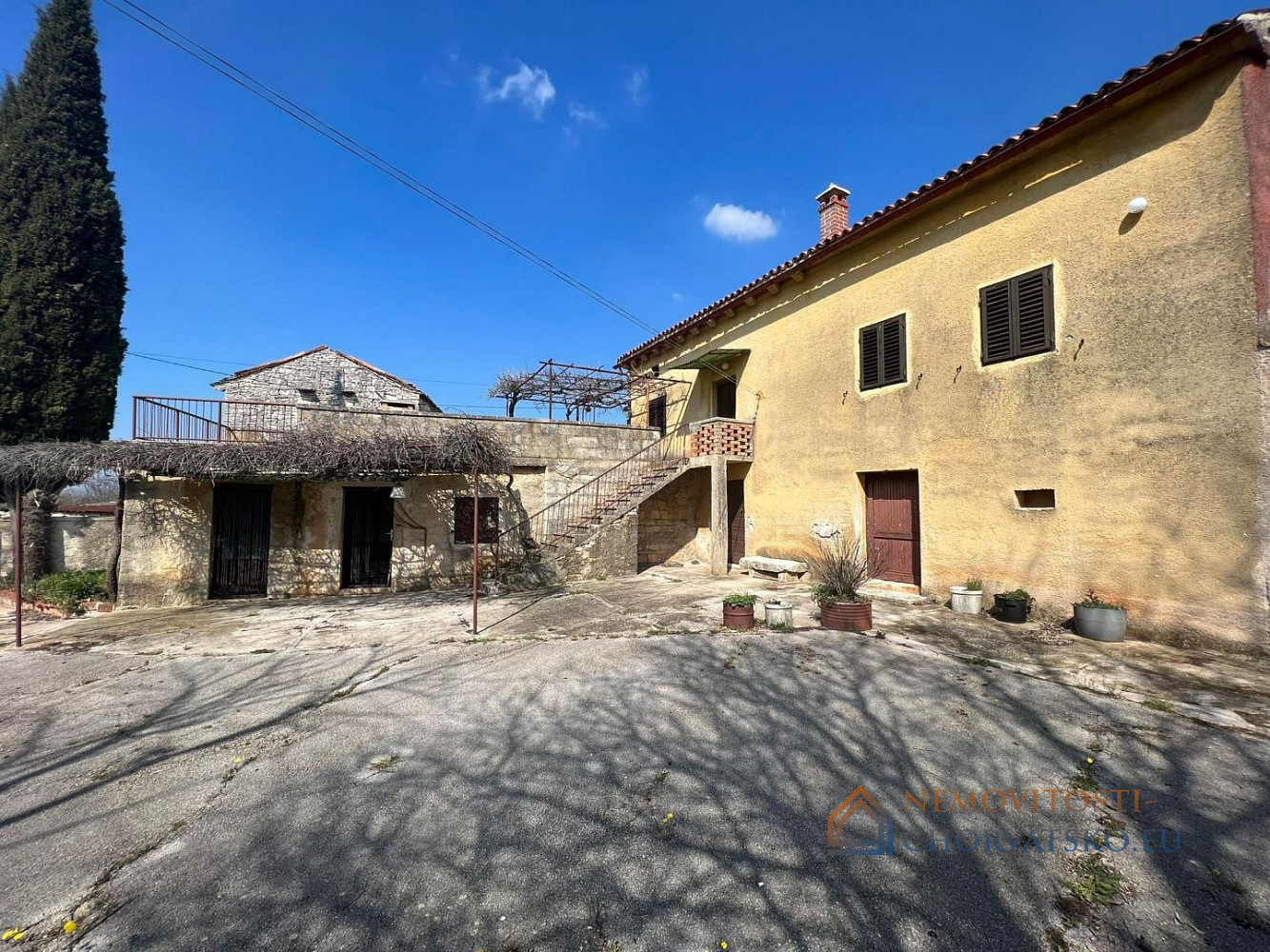 Prodej domu 389 m² s pozemkem 1 298 m² - Widok 2