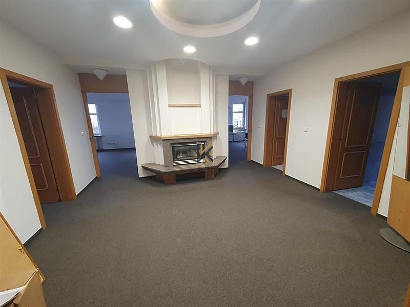 Pronájem kanceláře 160 m² — photo 2