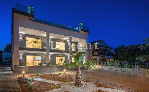 Prodej domu 400 m² s pozemkem 450 m², Rogoznica, Chorvatsko