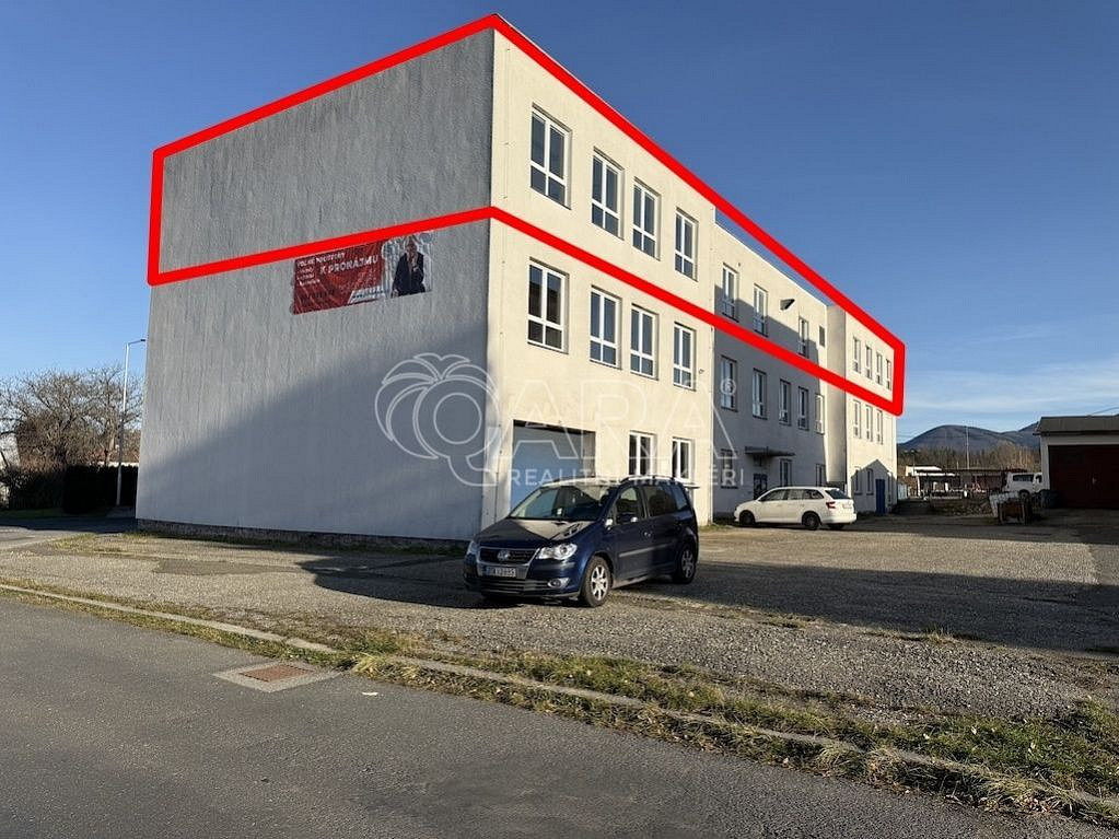 Pronájem skladovacích prostor 484 m²