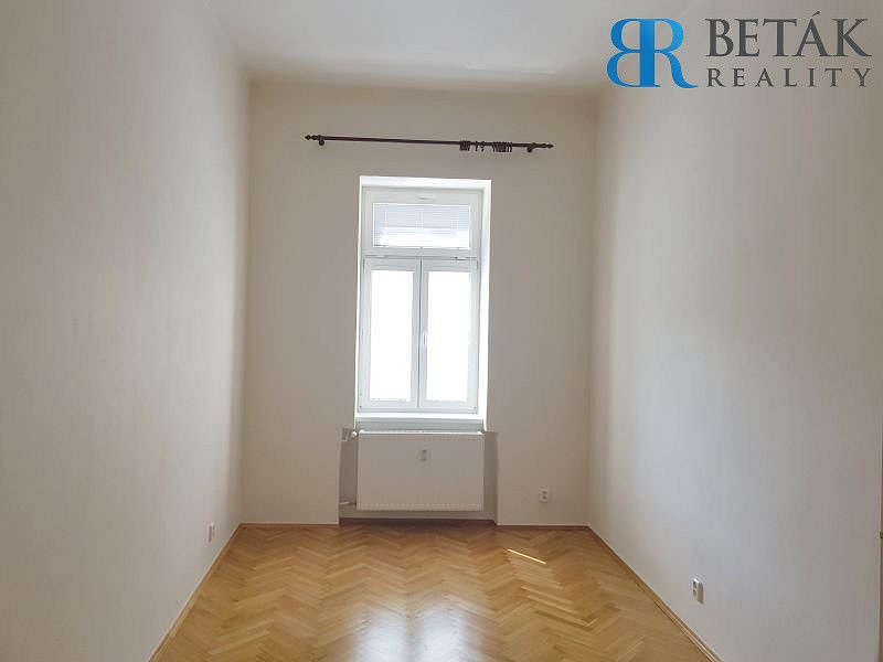 Pronájem bytu 2+1 72 m² – pohled 6