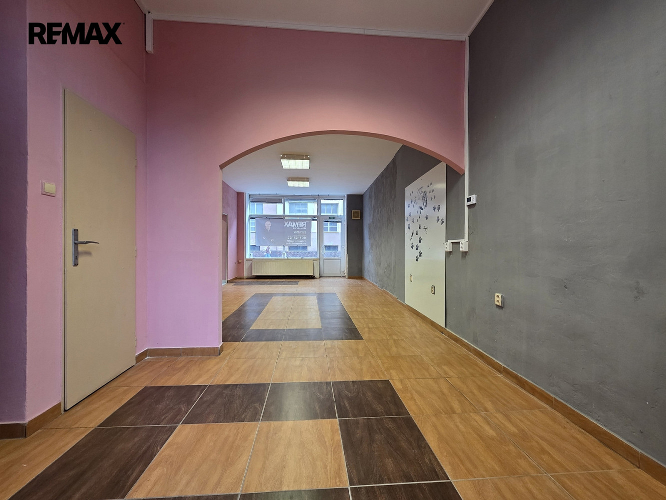 Pronájem obchodních prostor 52 m² — photo 3