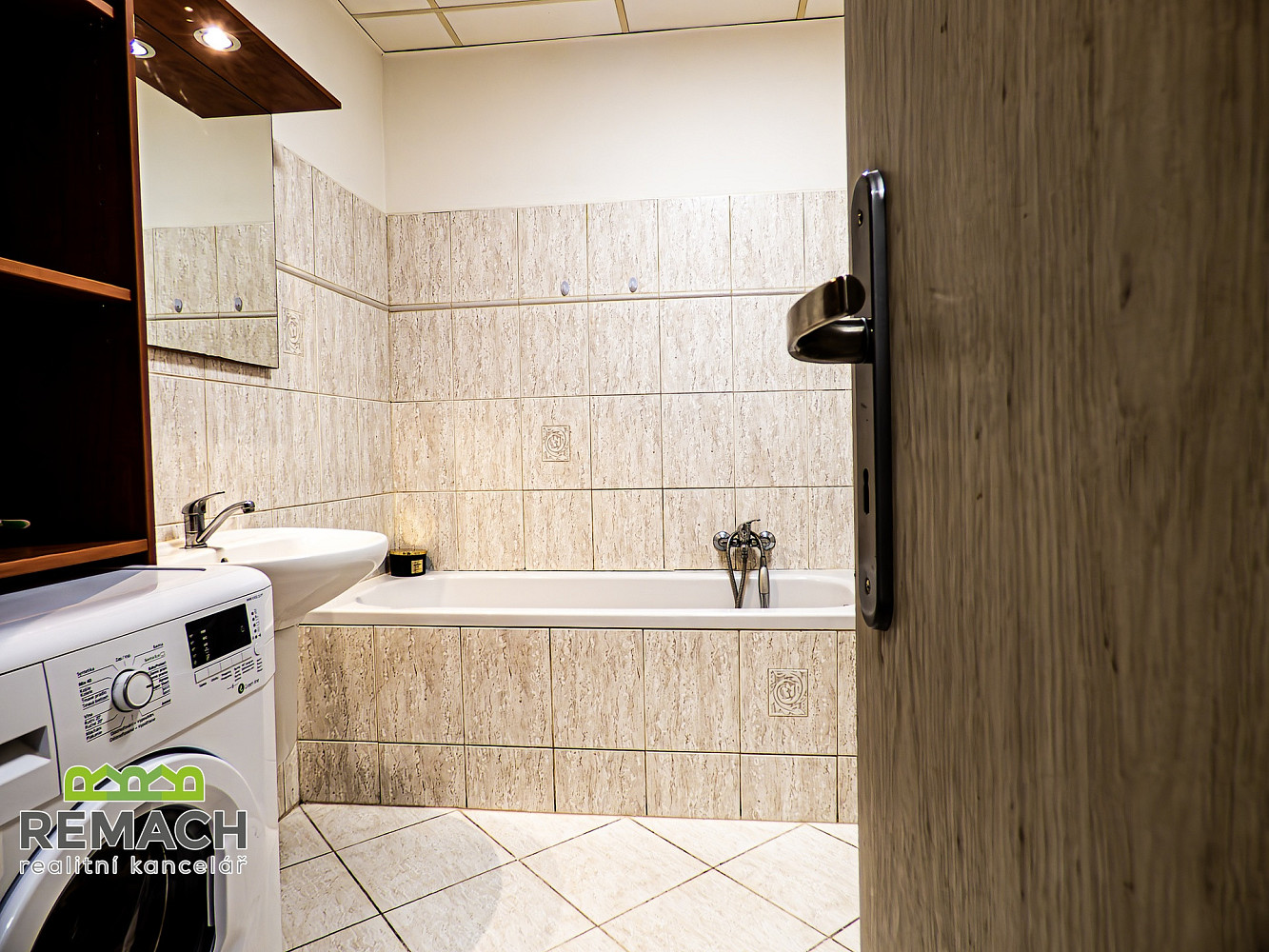 Pronájem bytu 1+kk 33 m² – fotografie 3